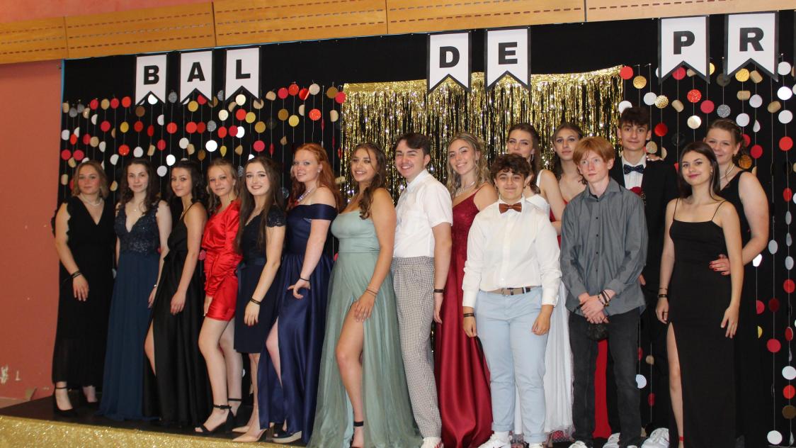 120 jeunes ont brill au premier bal de promo Vouziers